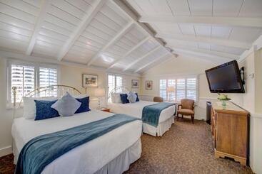 هتل Carmel Green Lantern Inn
