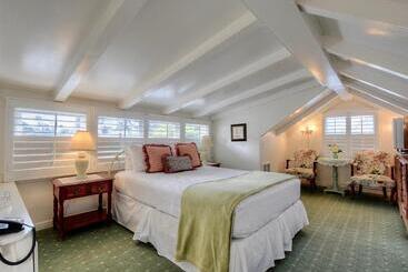 هتل Carmel Green Lantern Inn