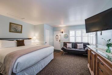هتل Carmel Green Lantern Inn