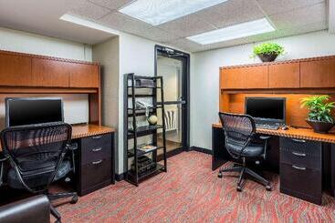 هتل Clarion Pointe Huntsville Research Park