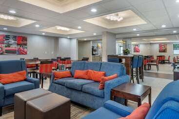 هتل Comfort Inn Near Greenfield Village