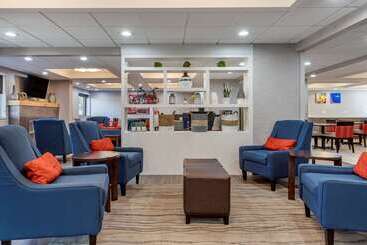 هتل Comfort Inn Near Greenfield Village
