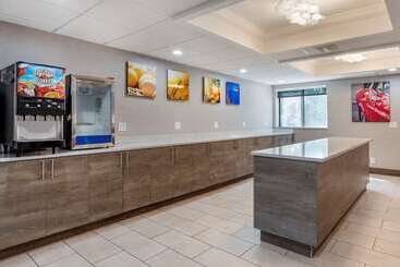 هتل Comfort Inn Near Greenfield Village