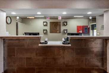 هتل Comfort Inn Near Greenfield Village