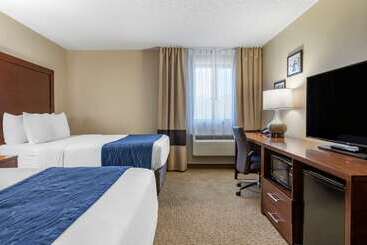 هتل Comfort Inn Near Greenfield Village