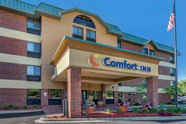 هتل Comfort Inn Near Greenfield Village