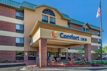 هتل Comfort Inn Near Greenfield Village