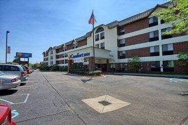 هتل Comfort Inn Near Greenfield Village