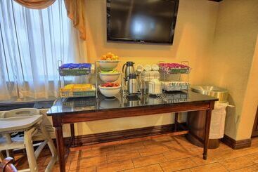 هتل Comfort Inn Near Greenfield Village