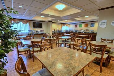 هتل Comfort Inn Near Greenfield Village