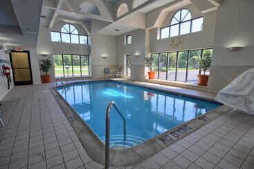 هتل Comfort Inn Near Greenfield Village