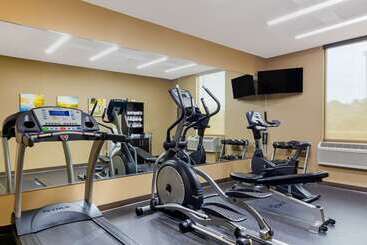 هتل Comfort Inn & Suites Durham Near Duke University