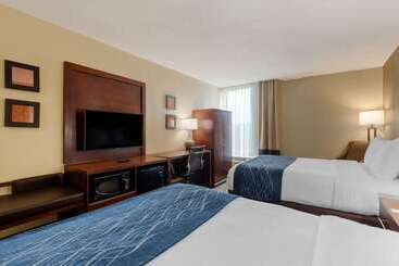 هتل Comfort Inn & Suites Durham Near Duke University