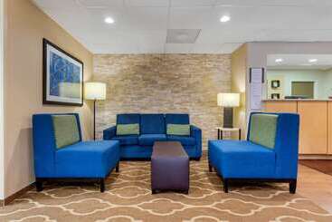 هتل Comfort Inn & Suites Durham Near Duke University