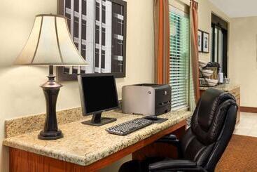 هتل Comfort Inn & Suites Temple   Medical Center