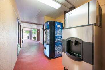 هتل Econo Lodge