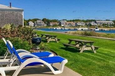 هتل Green Harbor Resort