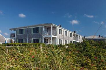 هتل Green Harbor Resort