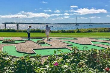 هتل Green Harbor Resort