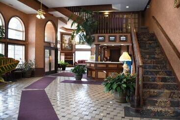 هتل Hamilton Inn Select Beachfront Mackinaw City