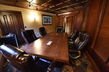 هتل Hamilton Inn Select Beachfront Mackinaw City