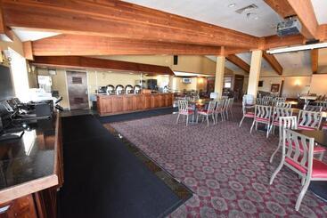 هتل Hamilton Inn Select Beachfront Mackinaw City