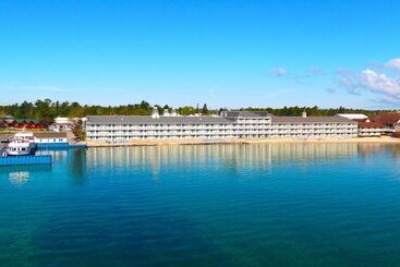 هتل Hamilton Inn Select Beachfront Mackinaw City