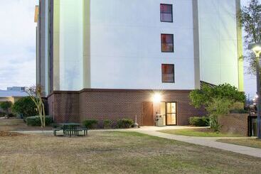 هتل Hampton Inn & Suites Jackson Coliseum