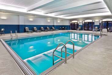 هتل Hampton Inn & Suites Kansas City Country Club Plaza