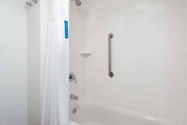 هتل Hampton Inn & Suites Kansas City Country Club Plaza