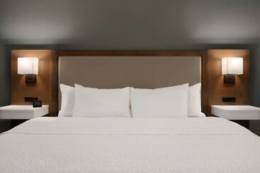 هتل Hampton Inn Appletonfox River Mall Area