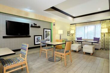 هتل Hampton Inn Austin/airport Area South
