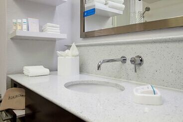 هتل Hampton Inn Austin/airport Area South