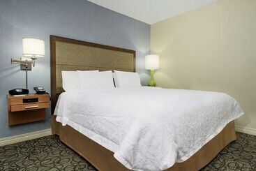 هتل Hampton Inn Austin/airport Area South