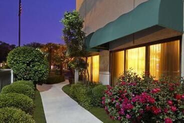 هتل Hampton Inn Austin/airport Area South