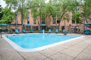 هتل Hampton Inn Baltimore/white Marsh