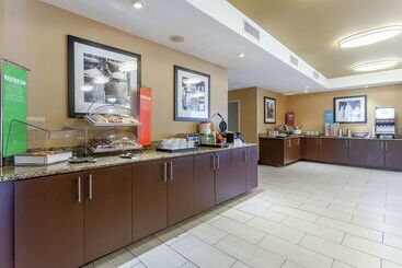 هتل Hampton Inn Biloxi Ocean Springs