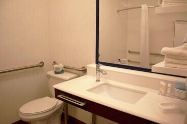 هتل Hampton Inn Boise Airport