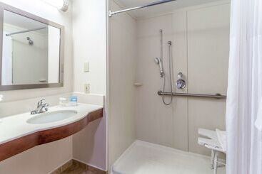 هتل Hampton Inn Boston/peabody
