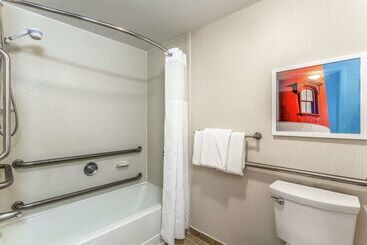 هتل Hampton Inn Boston/peabody