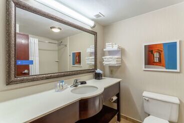 هتل Hampton Inn Boston/peabody
