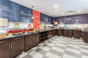 هتل Hampton Inn Boston/peabody