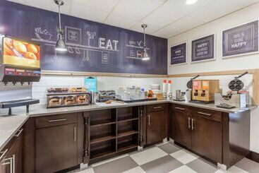 هتل Hampton Inn Boston/peabody