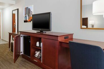هتل Hampton Inn Boston/peabody