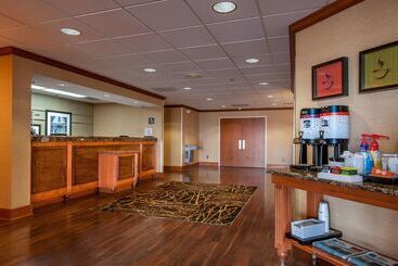 هتل Hampton Inn By Hilton Bowling Green