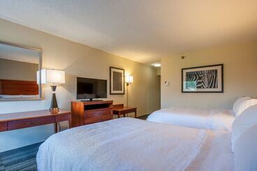 هتل Hampton Inn By Hilton Bowling Green