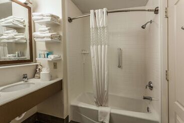 هتل Hampton Inn Colorado Springs Airport