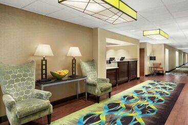 هتل Hampton Inn Dallasirvinglas Colinas