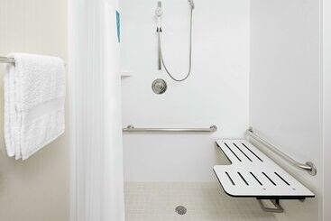 هتل Hampton Inn Dallasirvinglas Colinas