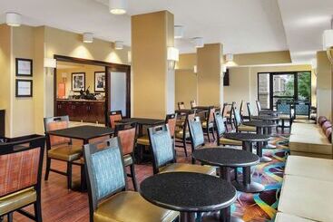 هتل Hampton Inn Dallasirvinglas Colinas